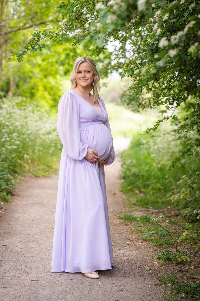 outdoor Surrey maternity photoshoot
