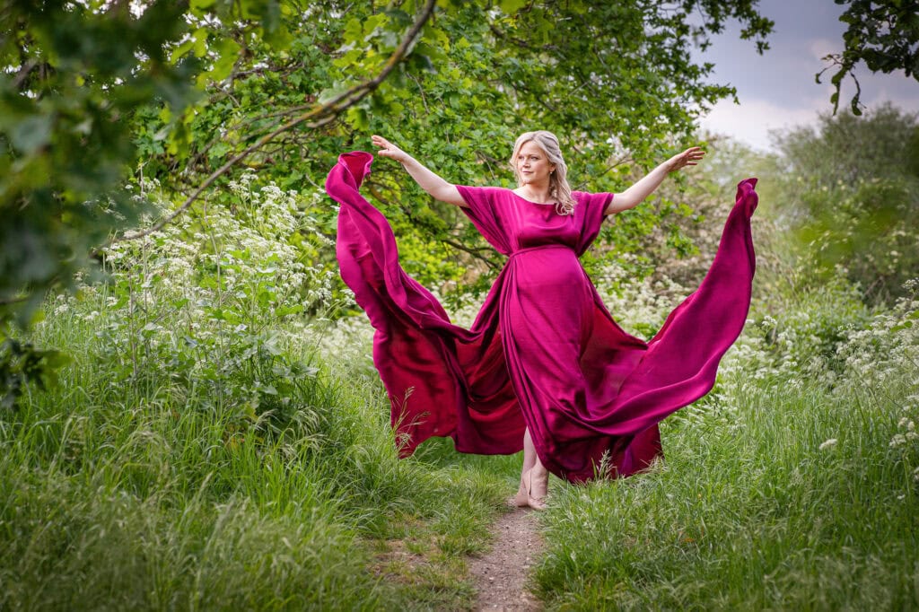 Stunning Outdoor Maternity Photoshoot in Surrey